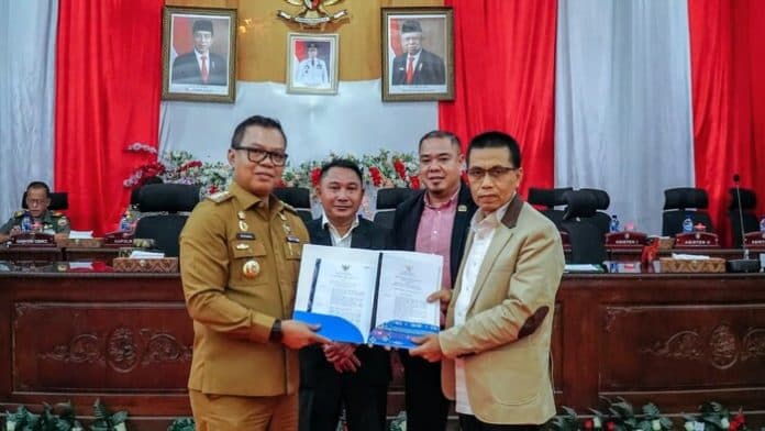 pj_bupati_batu_bara_sampaikan_2_ranperda_tentang_permukiman_kumuh_dan_magrib_mengaji