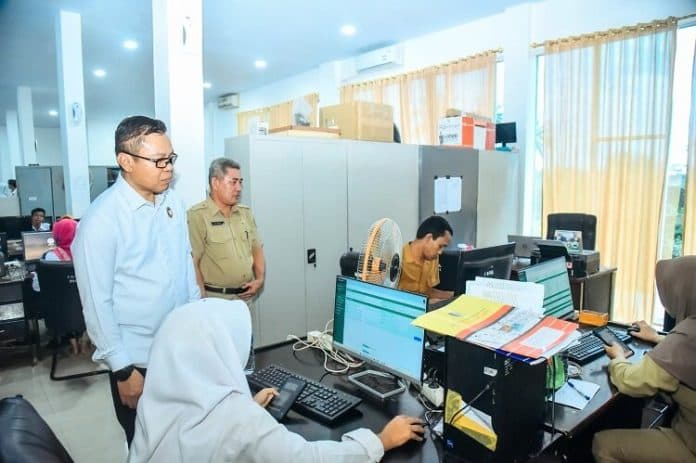 pj_bupati_batu_bara_tinjau_pelaksanaan_pak_moling_disdukcapil