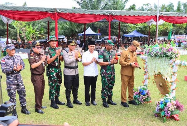 pj_bupati_batu_bara_tmmd_bukti_nyata_tni_membangun_infrastruktur_daerah