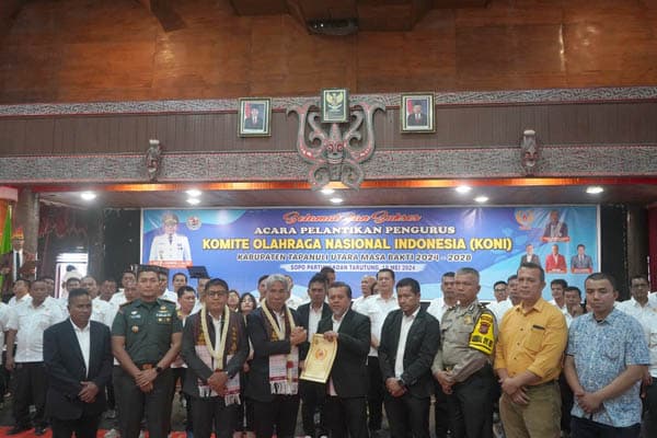 pj_bupati_dimposma_janji_upayakan_penambahan_anggaran_buat_koni_taput