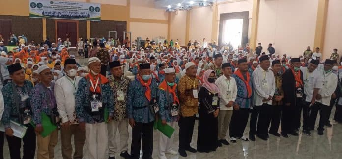 pj_bupati_langkat_ingatkan_jemaah_calhaj_tetap_koordinasi_dengan_petugas