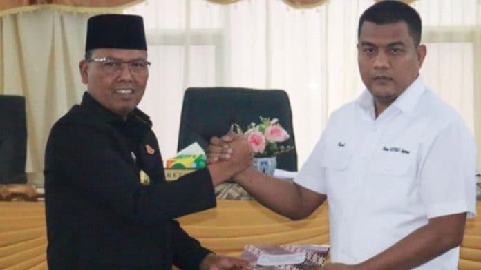 pj_bupati_minta_pembayaran_hak_keuangan_dprd_tapteng_ditunda_kenapa