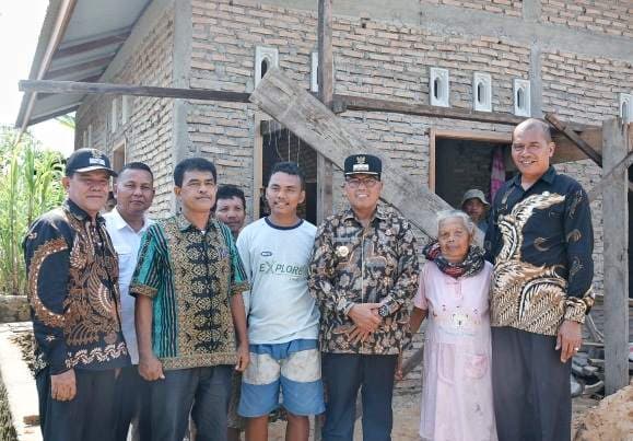 pj_bupati_sugeng_cek_progres_tapteng_membara