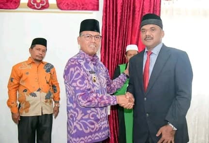 pj_bupati_sugeng_lantik_paw_pimpinan_waket_iv_baznas_tapteng