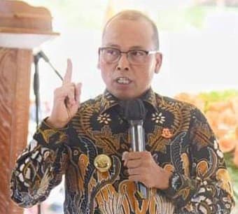 pj_bupati_tapteng_tanggapi_masalah_dugaan_pungli
