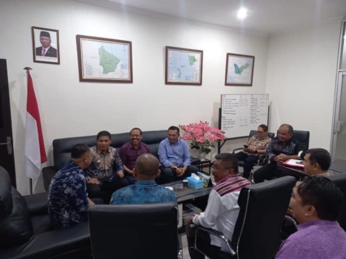 pj_bupati_taput_sampaikan_kerusakan_pipa_transmisi_air_minum_di_tarutung_ke_bws_ii