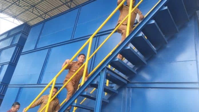 pj_bupati_taput_tinjau_spam_ikk_yang_dikeluhkan_warga