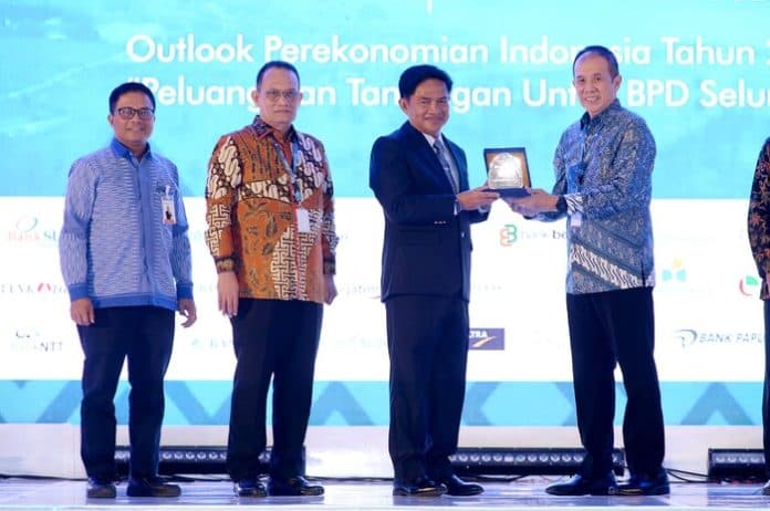 pj_gubernur_sumut_dorong_daya_saing_bpd_melalui_3_aspek_kunci