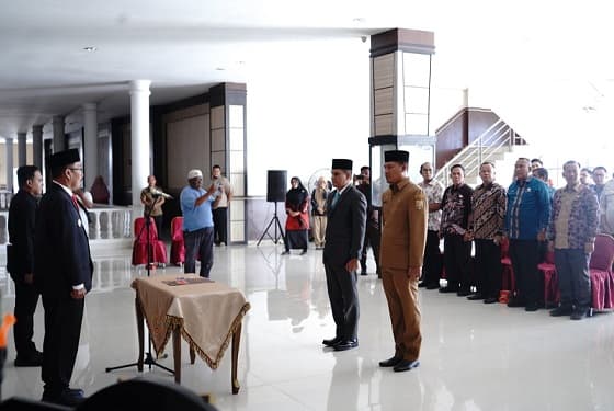 pj_sekda_dan_staf_ahli_dilantik_pj_bupati_jalankan_dengan_komitmen