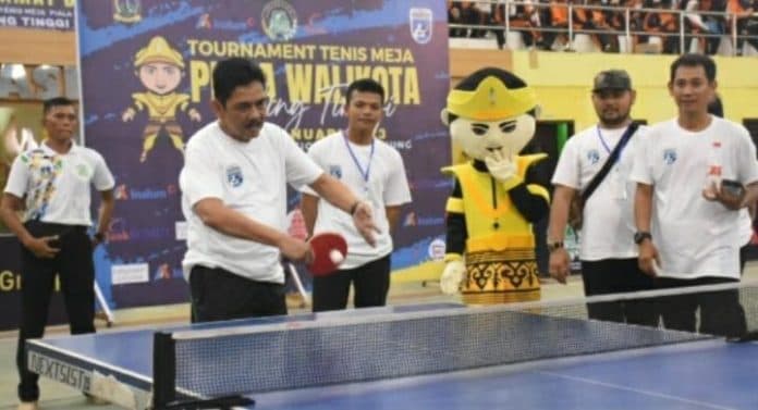 pj_wako_tebing_tinggi_buka_turnamen_tenis_piala_wali_kota