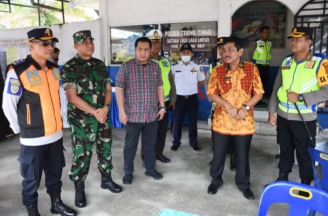 pj_wali_kota_bersama_kapolres_tebing_tinggi_pantau_kesiapan_pos_pengamanan_nataru