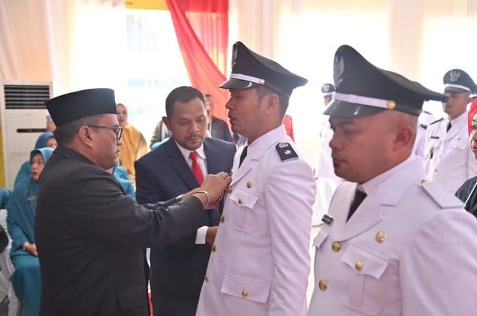 pj_wali_kota_padangsidimpuan_lantik_42_kades_ini_pesannya