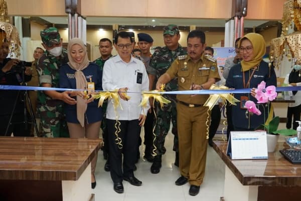 pj_wali_kota_resmikan_gerai_pt_asabri_dan_pt_taspen_di_mal_pelayanan_publik_tebing_tinggi