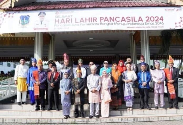 pj_wali_kota_tebing_tinggi_berharap_masyarakat_bisa_aplikasikan_nilai_pancasila