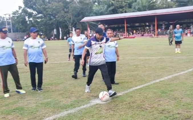 pj_wali_kota_tebing_tinggi_buka_fun_football_sebagai_sarana_silaturahmi