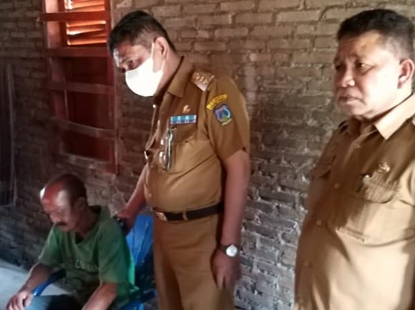 pj_wali_kota_tebing_tinggi_kunjungi_warga_kurang_mampu_penderita_stroke