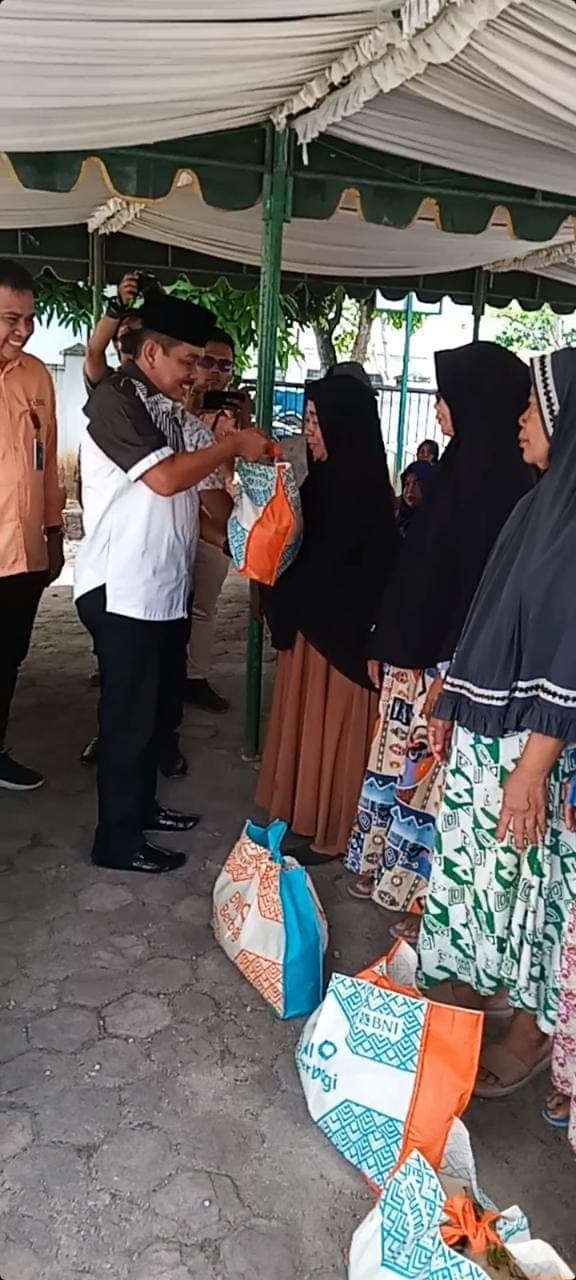pj_wali_kota_tebing_tinggi_salurkan_50_paket_sembako_dari_csr_bni
