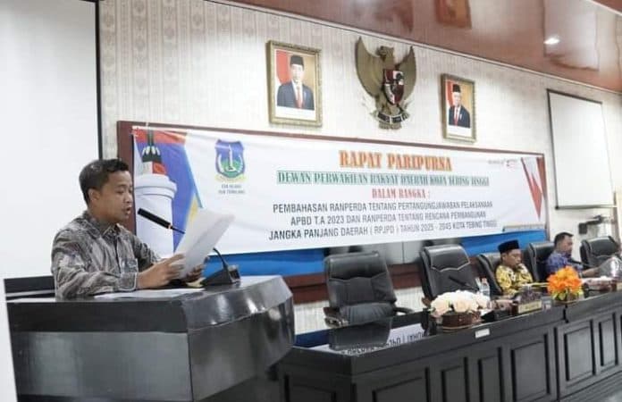 pj_wali_kota_tebing_tinggi_sampaikan_nota_jawaban_ranperda_pertanggung_jawaban_apbd_2023