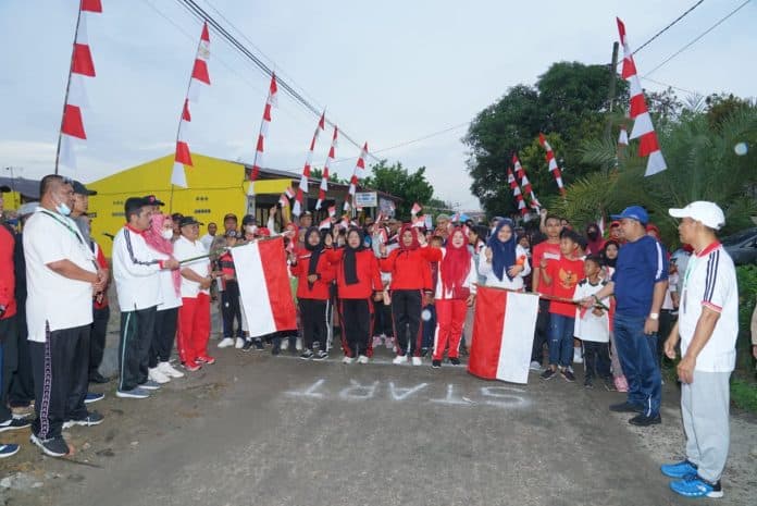 pj_wali_kota_tebing_tinggi_semarakkan_jalan_santai_sambut_hut_ri