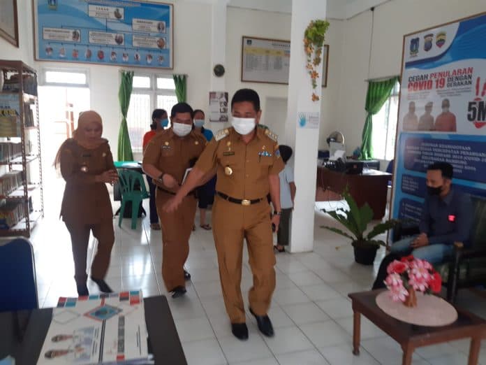 pj_wali_kota_tebing_tinggi_sidak_ke_sejumlah_kantor_lurah