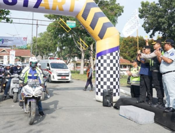 pj_walikota_tebing_tinggi_lepas_peserta_touring_safety_riding_pkj
