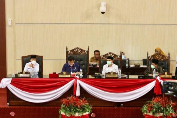pjs_wali_kota_medan_sampaikan_nota_pengantar_r_apbd_2021