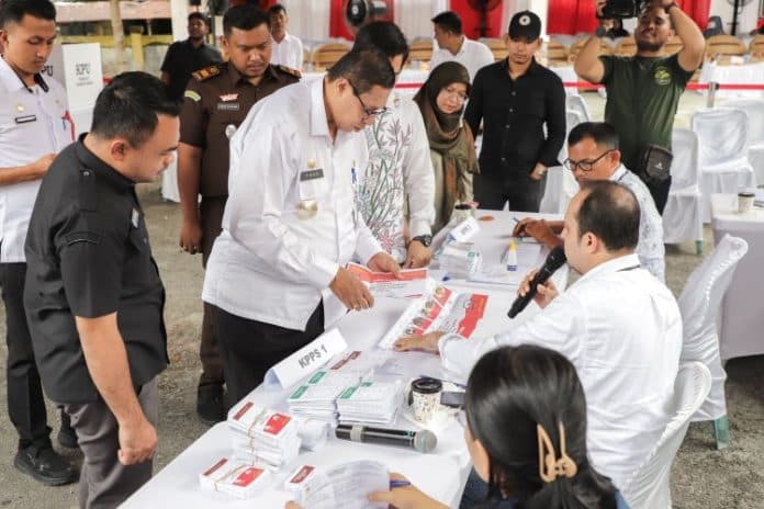 pjs_wali_kota_siantar_ajak_petugas_kpps_ciptakan_inovasi
