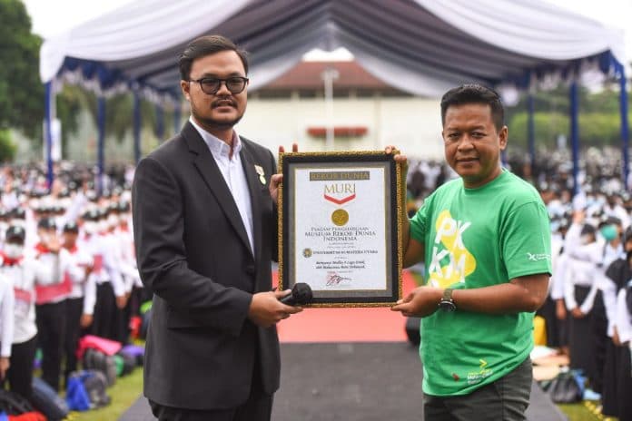 pkkmb_usu_raih_rekor_muri_7858_peserta_nyanyikan_lagu_8_etnis