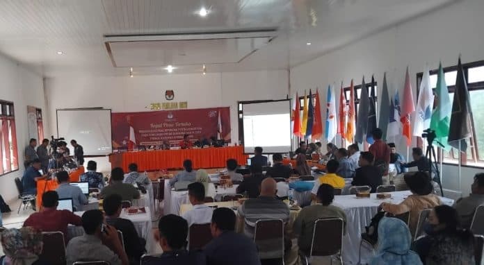 pleno_rekapitulasi_di_kpu_simalungun_dinilai_lambat_pengamat_pemilu_masalah_kpps_muncul_di_kabupaten