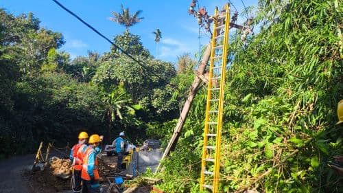 pln_perbaiki_dua_tiang_patah_dan_trafo_jatuh_akibat_longsor_di_bahbiru