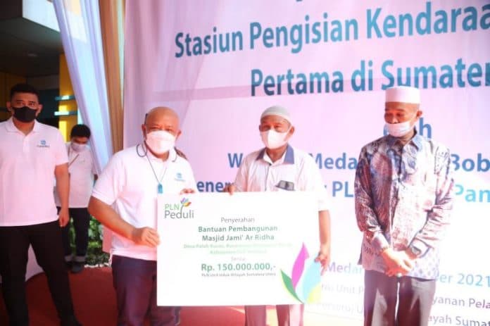 pln_salurkan_rp600_juta_buat_pembangunan_mesjid_dan_sekolah_di_medan