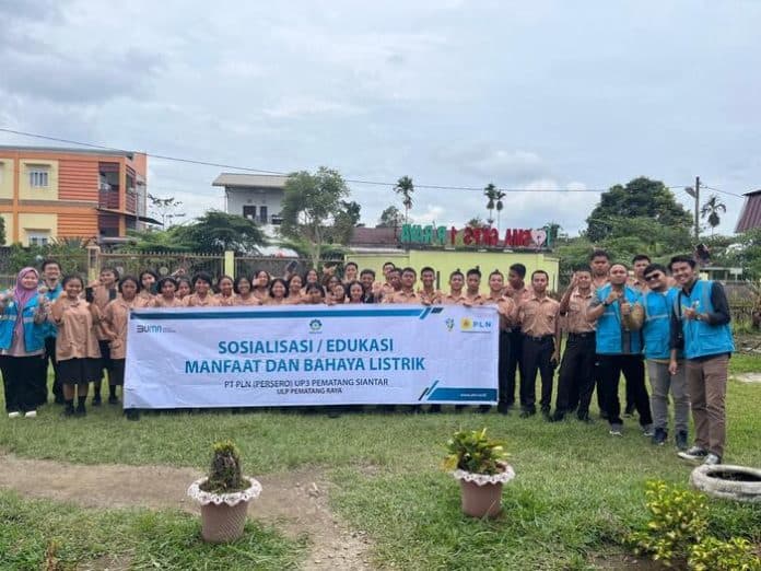 pln_ulp_pematang_raya_sosialisasi_manfaat_dan_bahaya_listrik_di_sma_gkps_1_raya