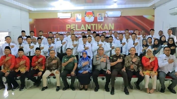 plt_bupati_apresiasi_pelantikan_45_anggota_ppk_pilkada_se_labuhanbatu