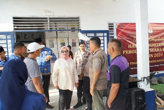 plt_bupati_labuhanbatu_tinjau_pleno_rekapitulasi_kecamatan