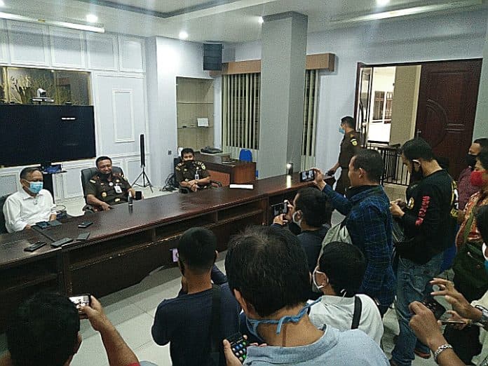 plt_kajatisu_bantah_kajari_dan_kasi_pidsus_deli_serdang_dicopot_pasca_dipanggil_kpk