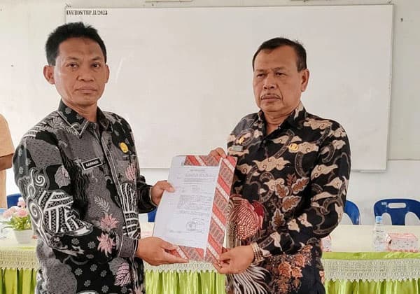 plt_kepsek_sman_1_dolok_batu_nanggar_targetkan_50_persen_siswanya_ke_ptn
