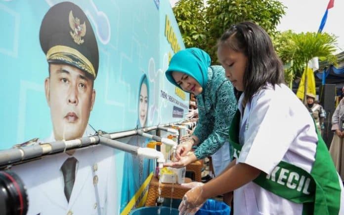 plt_ketua_pkk_medan_gelar_aksi_cuci_tangan_bersama_siswa_sd