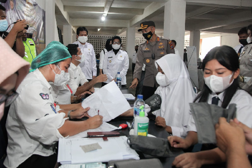 plt_wali_kota_dan_kapolres_siantar_kompak_tinjau_vaksinasi_pelajar