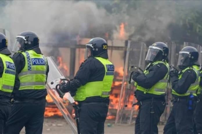 pm_inggris_segera_jatuhkan_hukuman_para_perusuh