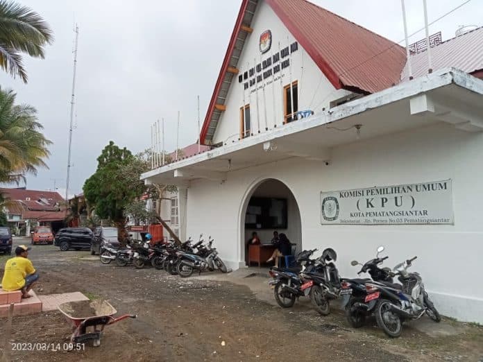 pn_jakpus_putuskan_tunda_pemilu_2024_kpu_siantar_lanjutkan_tahapan_dan_jadwal