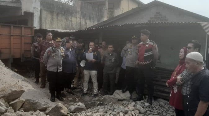 pn_sei_rampah_eksekusi_rumah_milik_zailani_di_desa_binjai_sergei