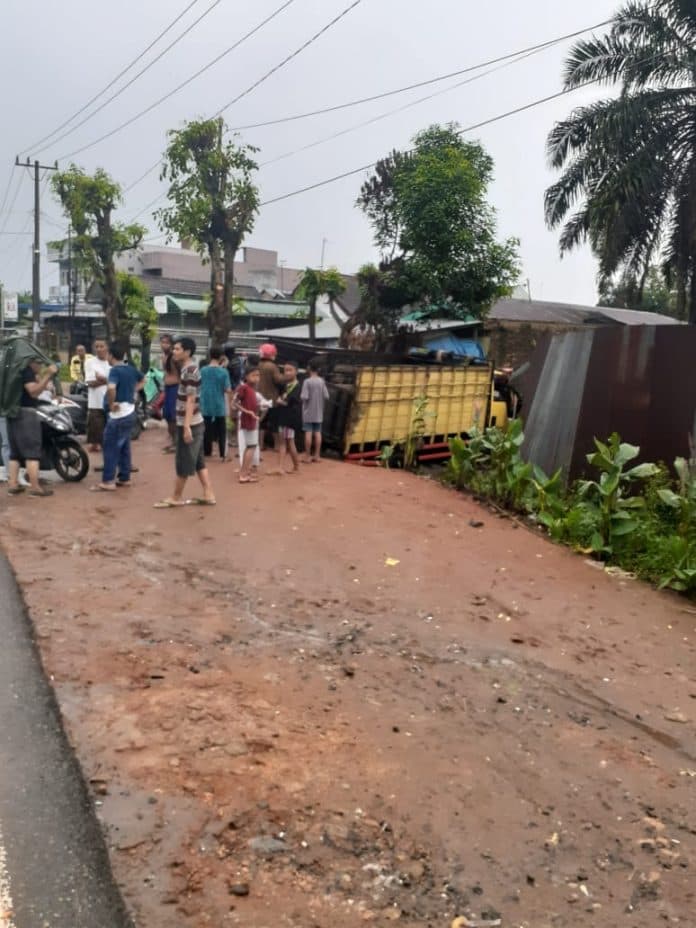 polantas_tewas_ditabrak_truk_di_tanjung_morawa