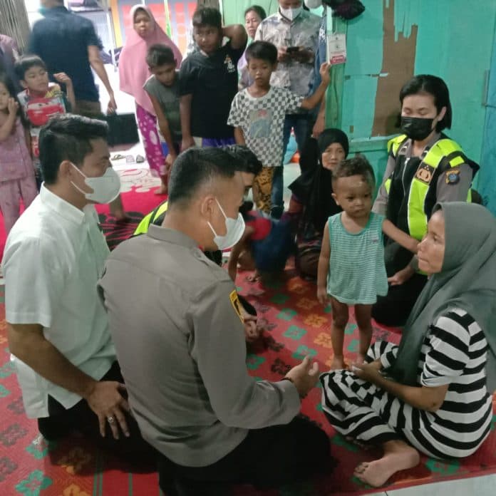 polda_sumut_bantu_trauma_healing_kepada_istri_dan_anak_korban_keganasan_geng_motor