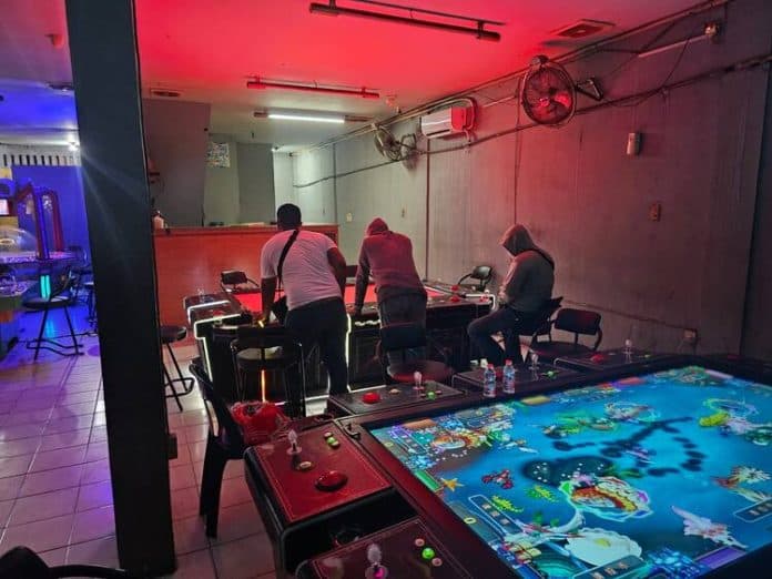 polda_sumut_gerebek_lapak_judi_tembak_ikan_di_belawan_mesin_jackpot_dan_roulette_diangkut
