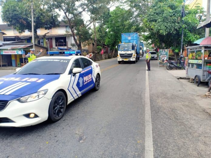 polda_sumut_kawal_kepulangan_logistik_peserta_f1_powerboat