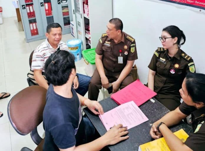 polda_sumut_limpahkan_dua_tersangka_tambang_bitcoin_ke_kejaksaan_belawan