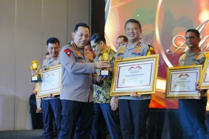 polda_sumut_terima_penghargaan_kompolnas_awards_2024