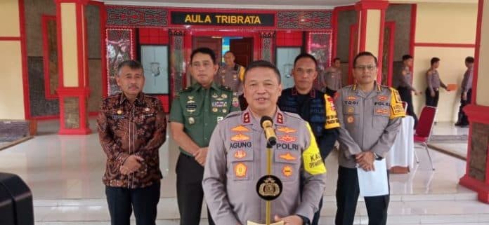 polda_sumut_turunkan_8_kapal_patroli_di_danau_toba_saat_nataru