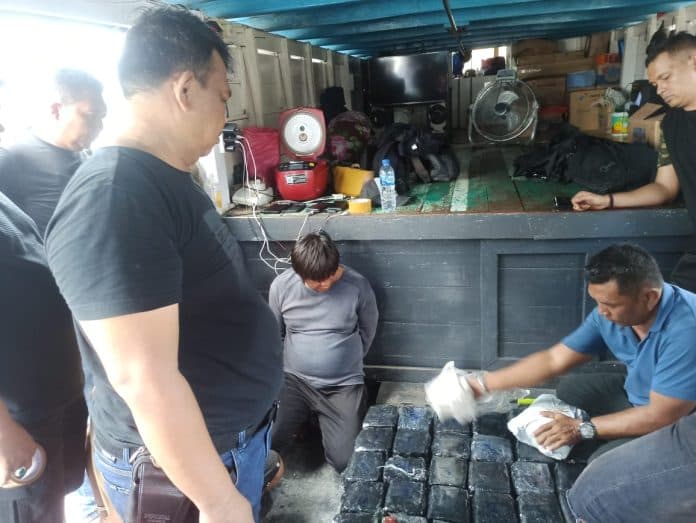 poldasu_tangkap_kapal_pembawa_30_kg_sabu_dan_ribuan_pil_ekstasi