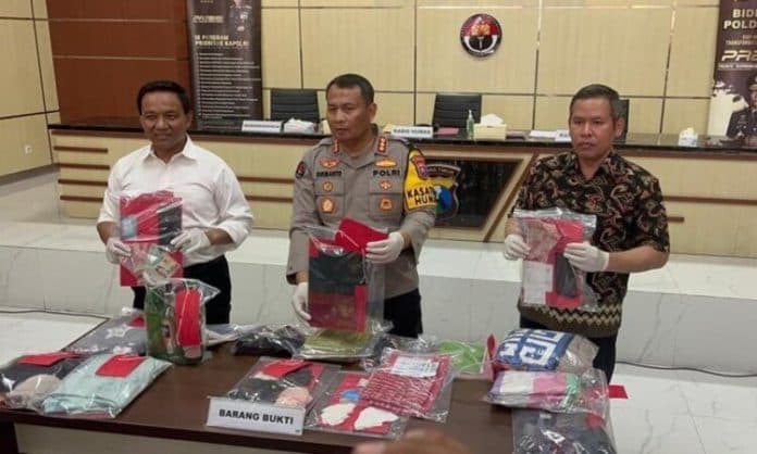 polisi_amankan_12_orang_pesta_seks_tukar_pasangan_di_kota_batu
